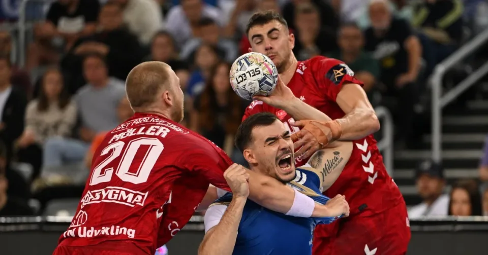RK Zagreb suffered a heavy 33–23 defeat